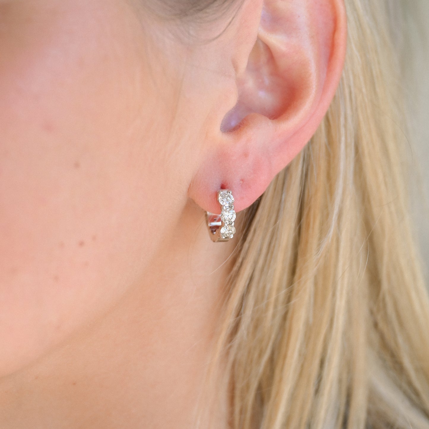 14KWG Dia (.59tcw) Six Stone Huggies