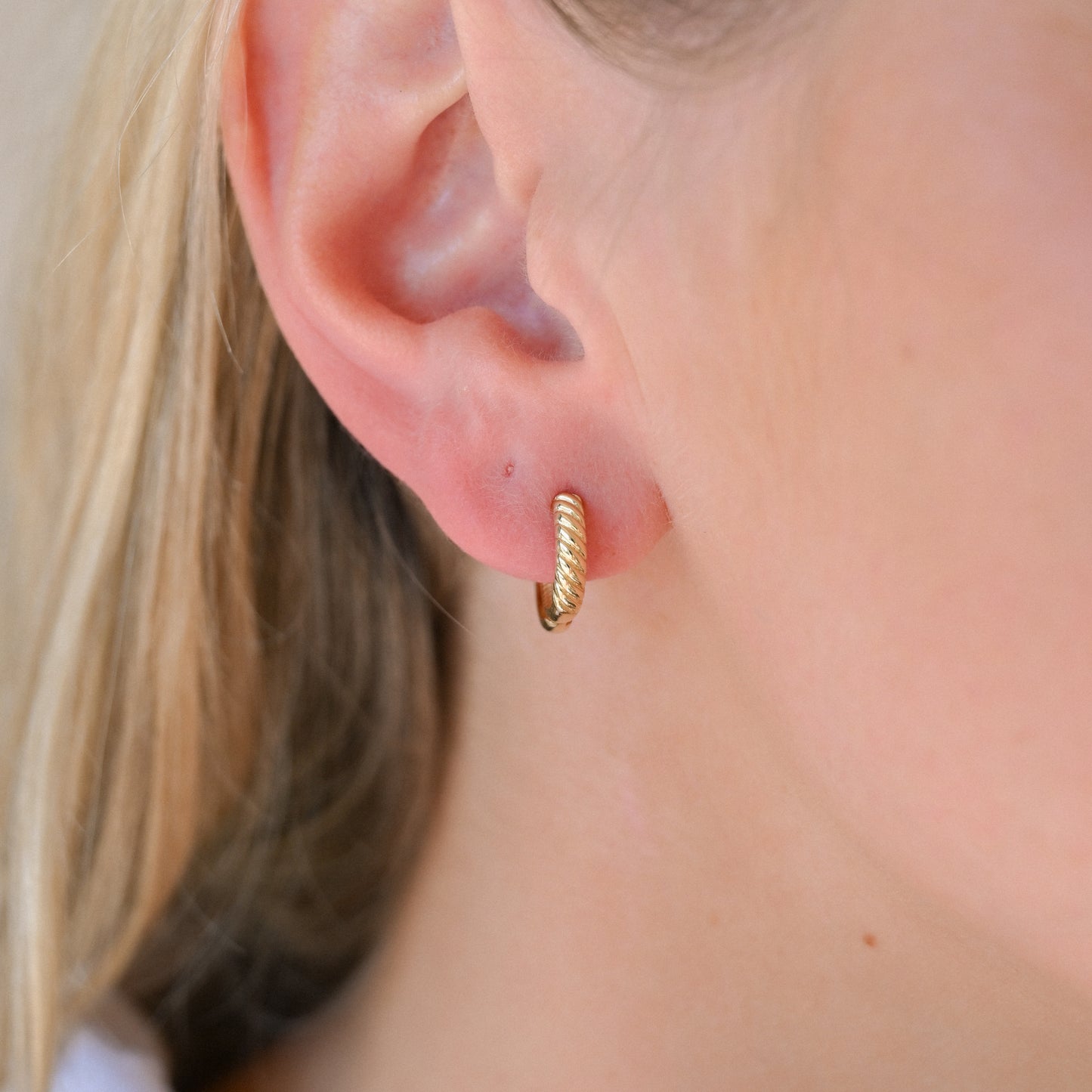 14KYG Twisted Hinge Hoop Earrings