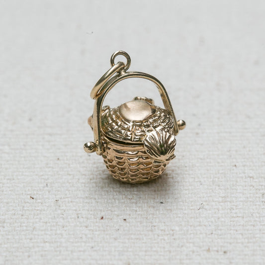 Nantucket Basket with Seashell Charm/Pendant